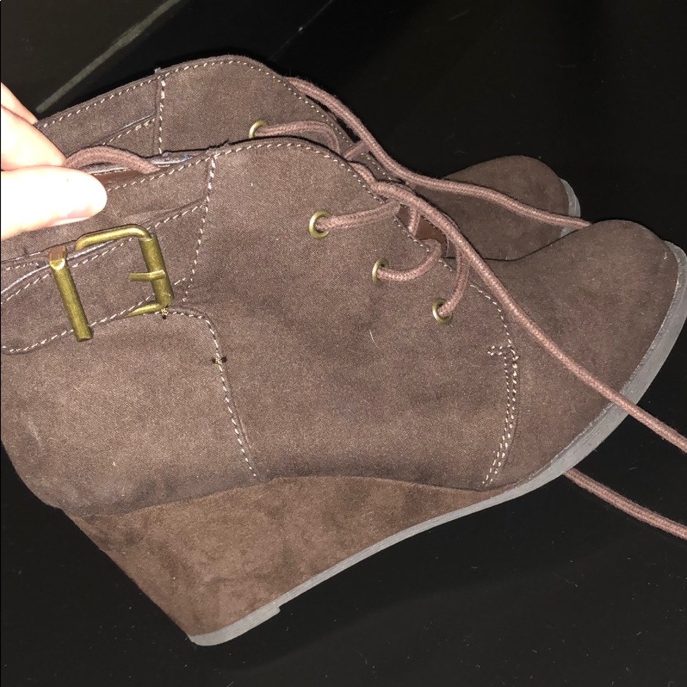 BOOTIES
